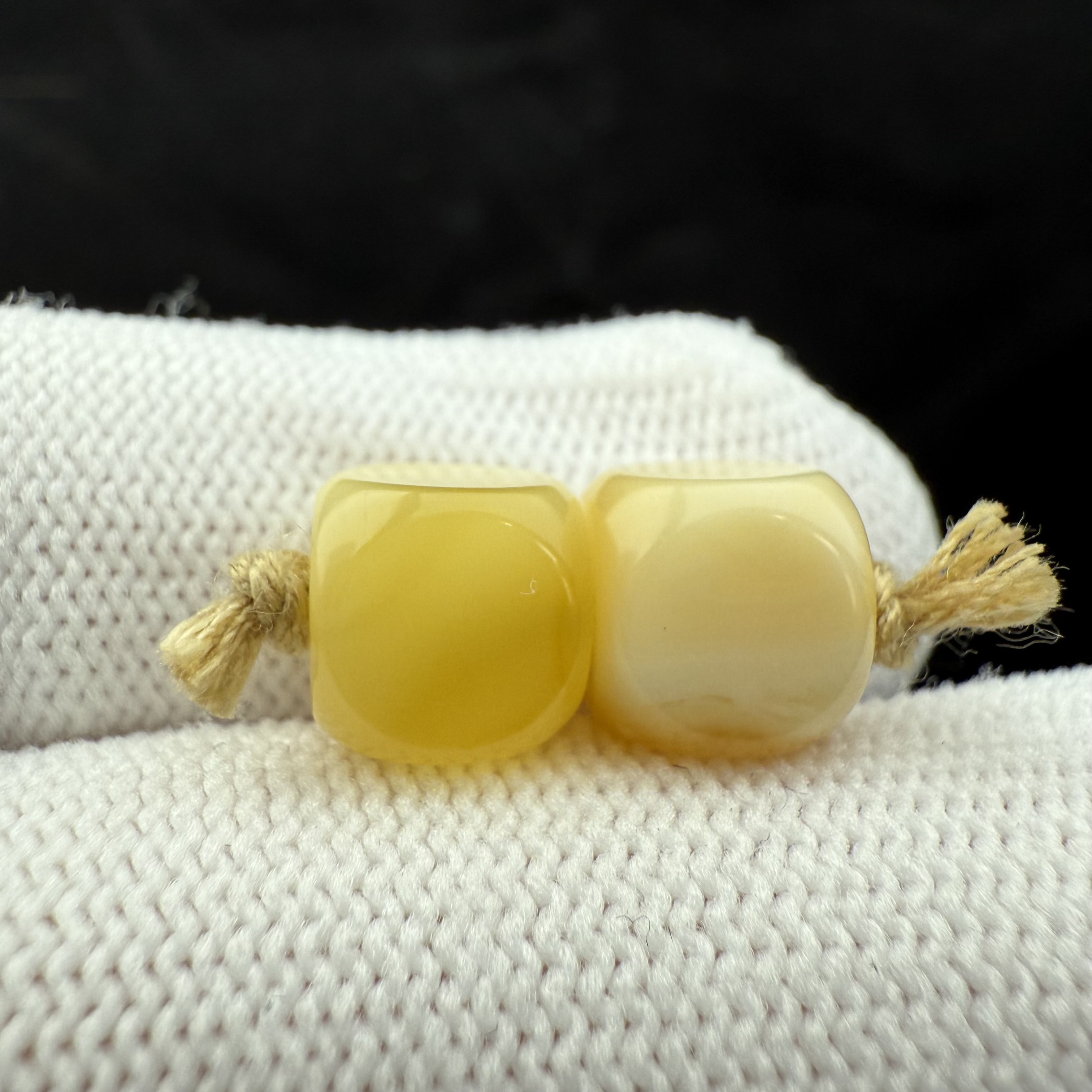 B6123天然原矿蜜蜡瑕疵特价四方珠 8.1mm一物一图假一罚十