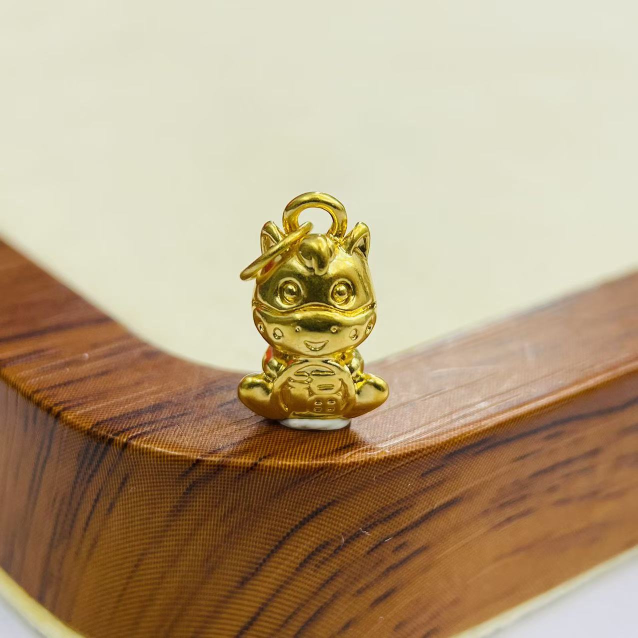新金社黄金足金999抱福马提溜DP2731