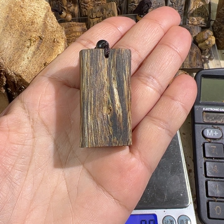 沉香吊坠棋楠沉香乌身吊坠5.7克