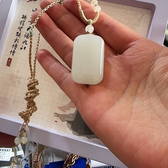 陈***头和田玉未镶嵌颈饰