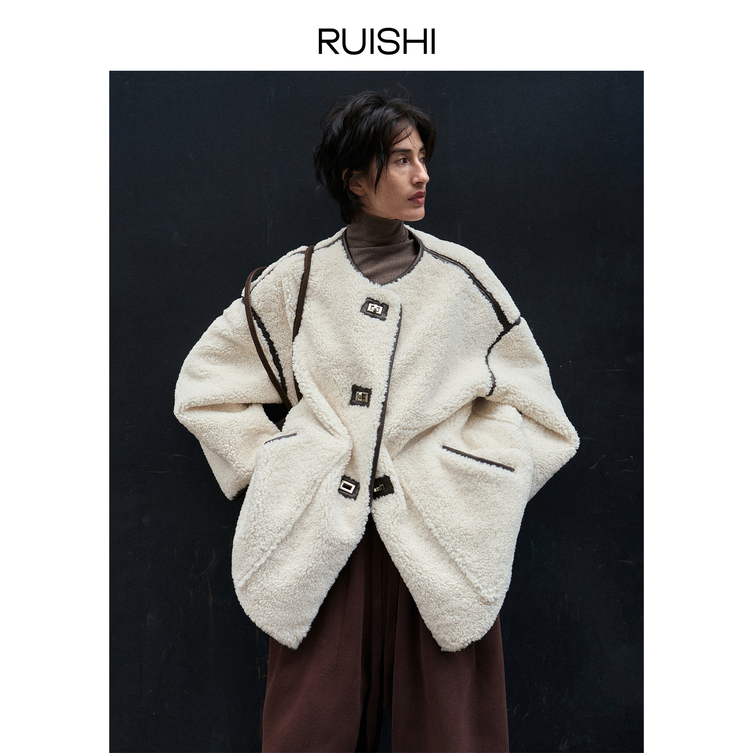 RUISHI芮时都市漫游撞色宽松气质仿羊羔毛外套短女冬R25D1124604