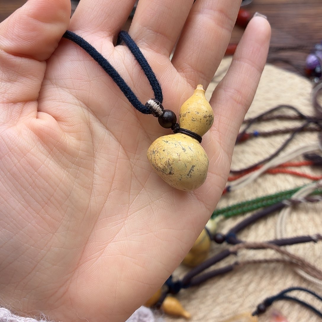 初***芯和田玉未镶嵌颈饰