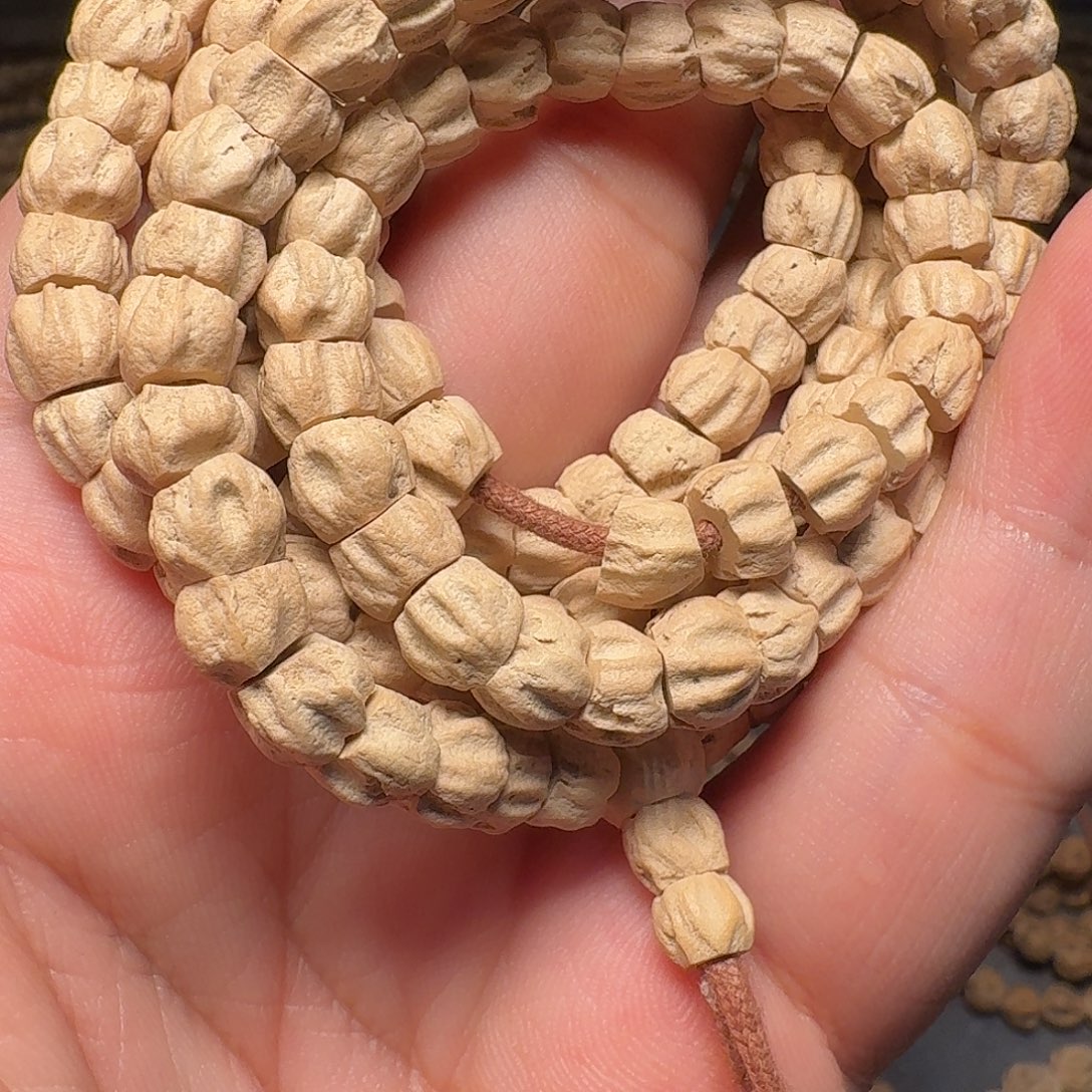 Y***e吊坠柏香籽/百香籽