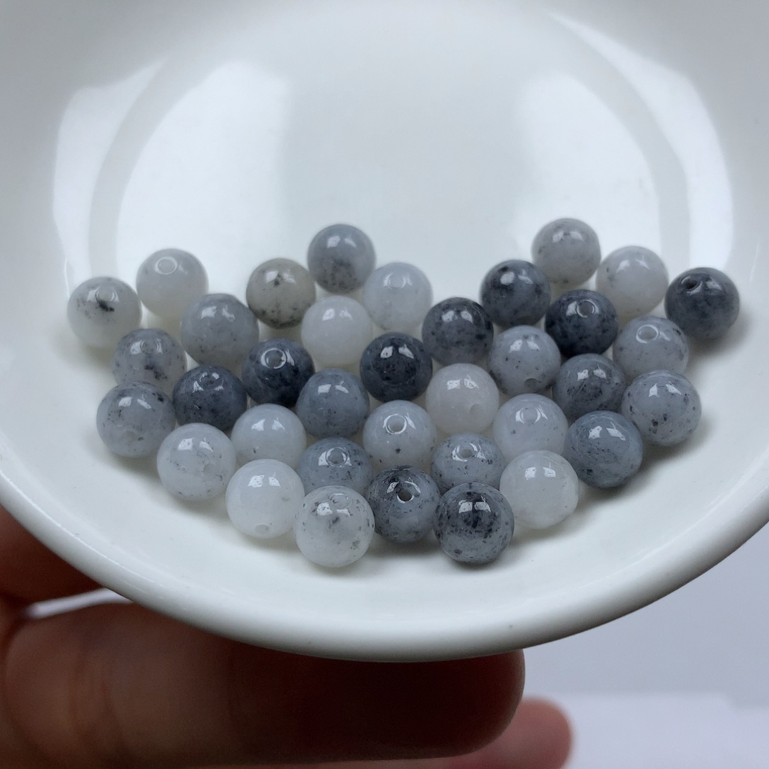 翡翠颈饰未镶嵌卡6➕黑芝麻糊。单圈。35颗