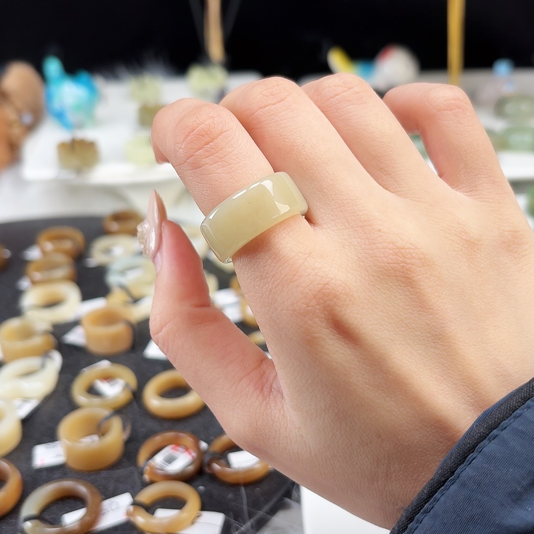 和田玉未镶嵌戒指P105一口糖直切17.4不退换