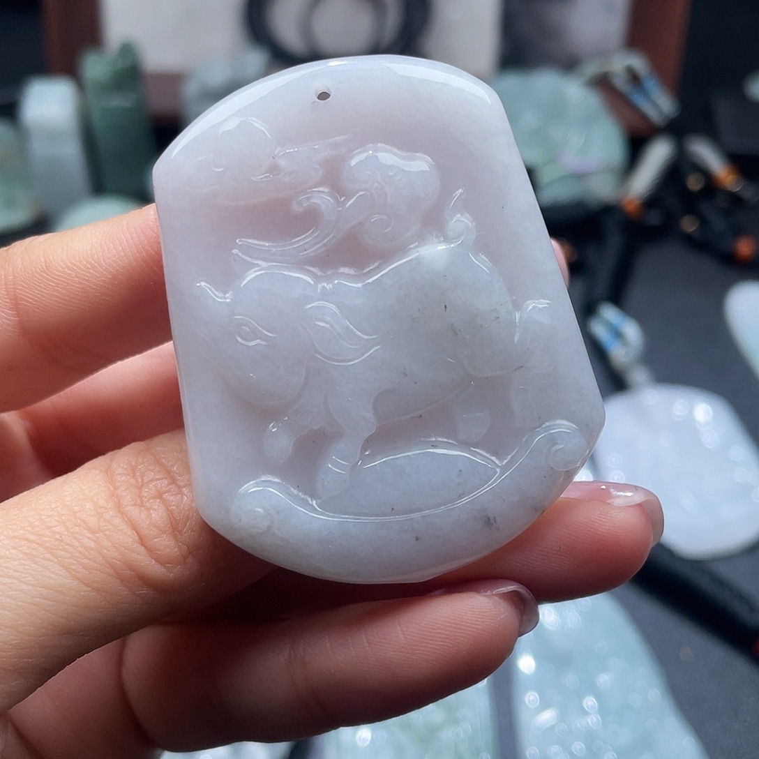 翡翠未镶嵌颈饰有裂