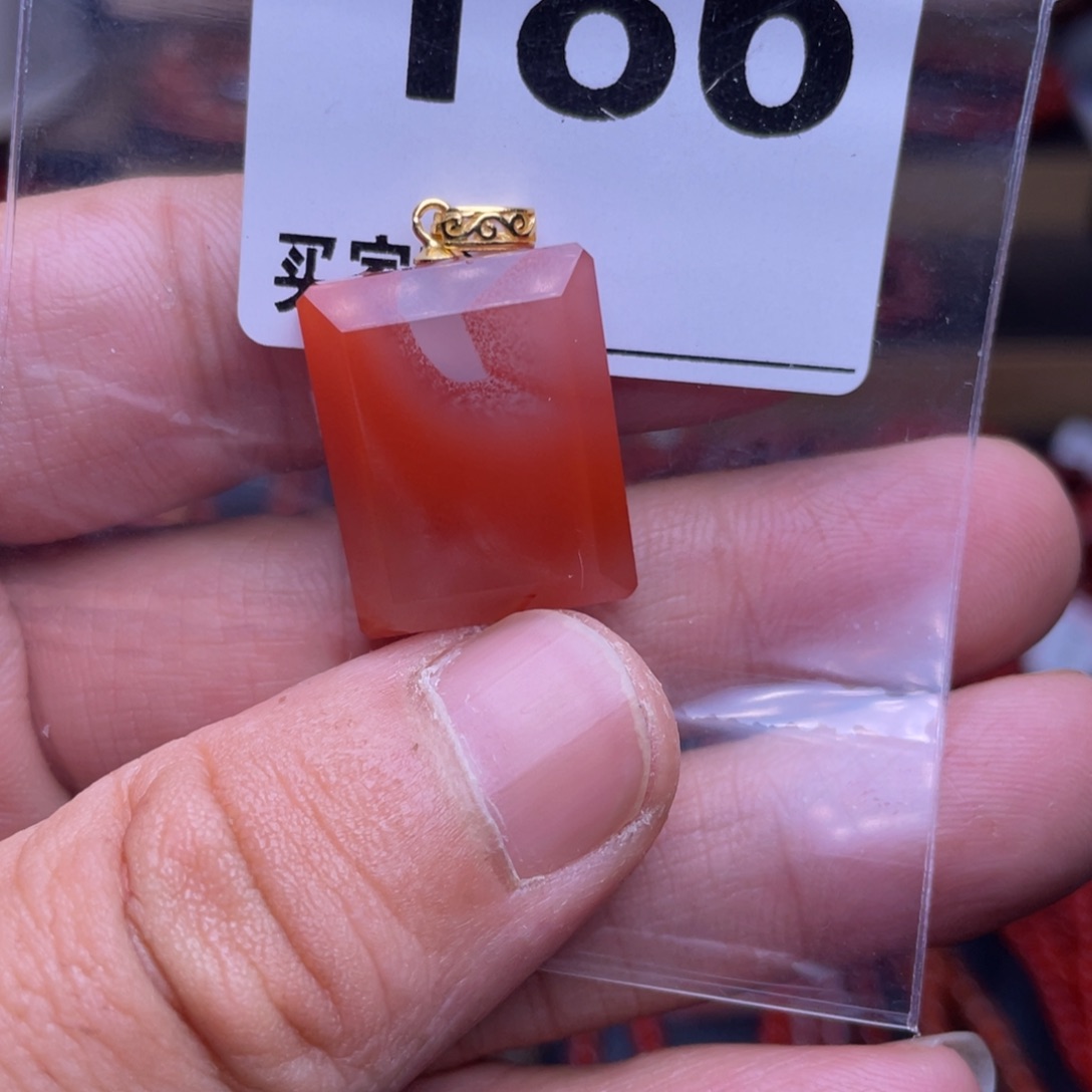 常***境南红玛瑙18K金镶嵌方牌吊坠