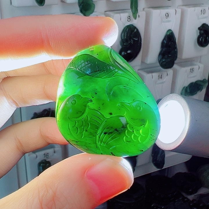 蛇纹石玉颈饰未镶嵌