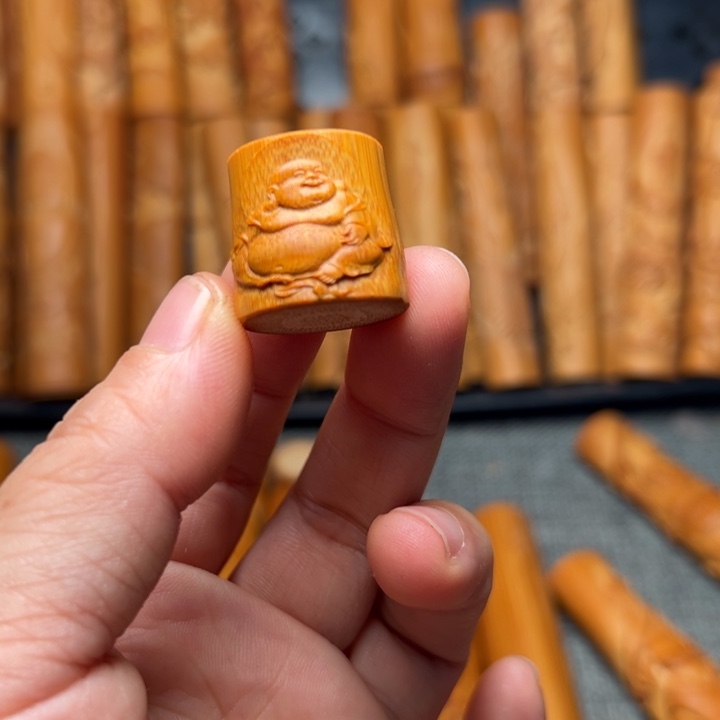 车***国实心竹雕刻手把件