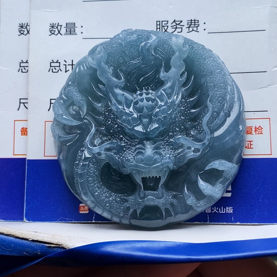 翡翠未镶嵌颈饰龙牌