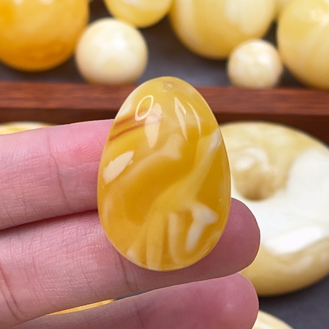 琥珀裸石未镶嵌水滴