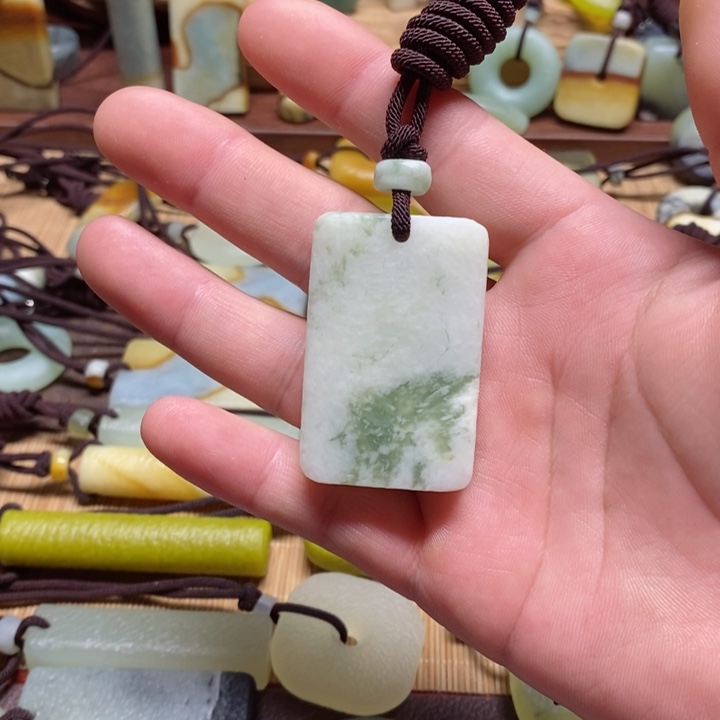 蛇纹石玉挂件未镶嵌