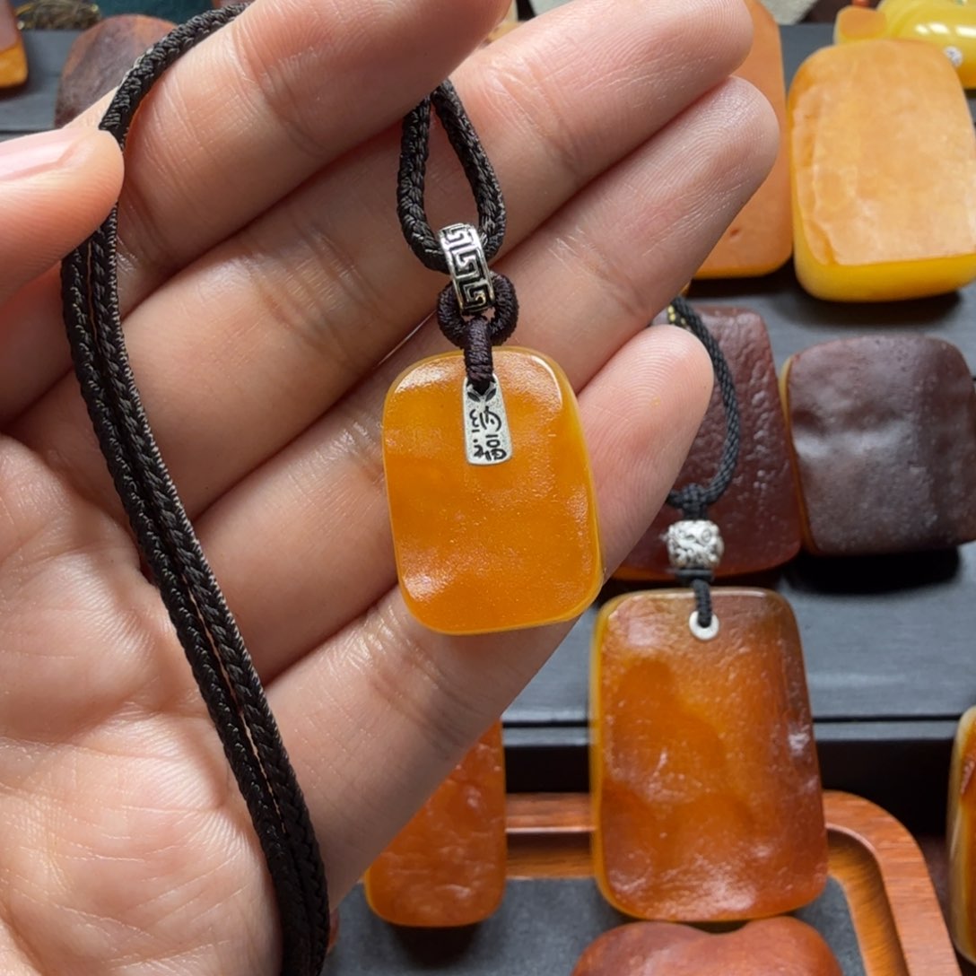 琥珀吊坠(赠链)未镶嵌