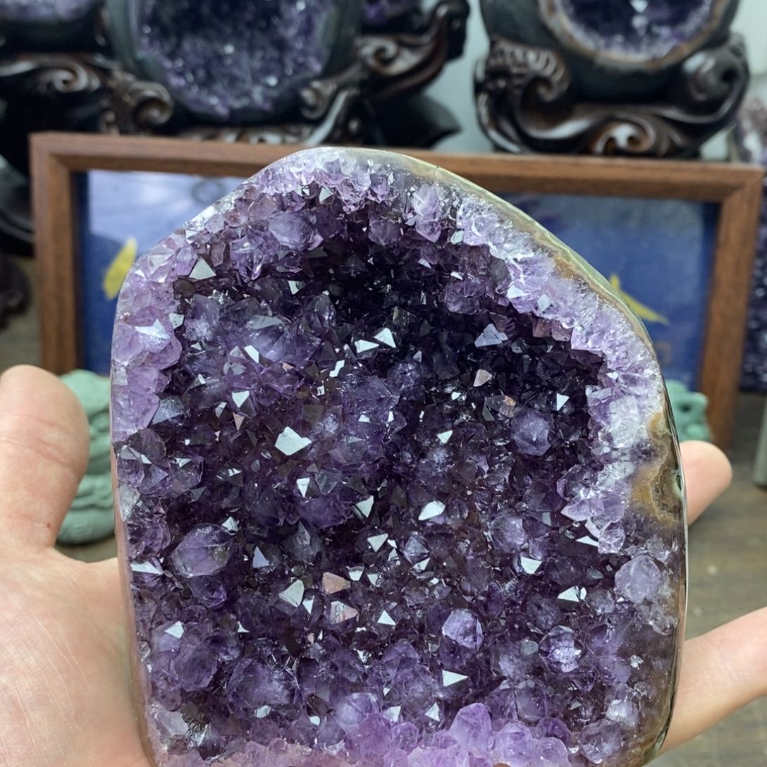 未镶嵌水晶大型摆件（非配饰）