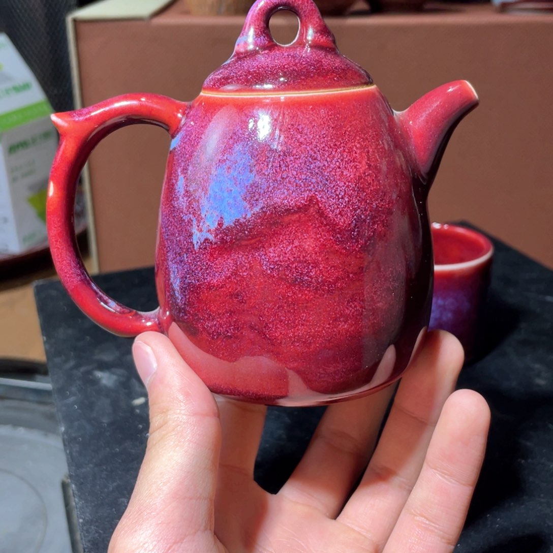 ?**?钧瓷瓶身为一个人的