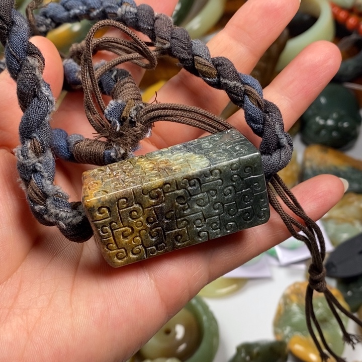 和田玉（糖玉）未镶嵌手镯