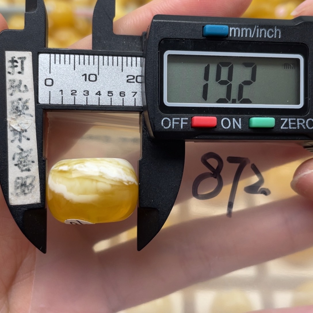 蜜蜡裸石未镶嵌蜜蜡