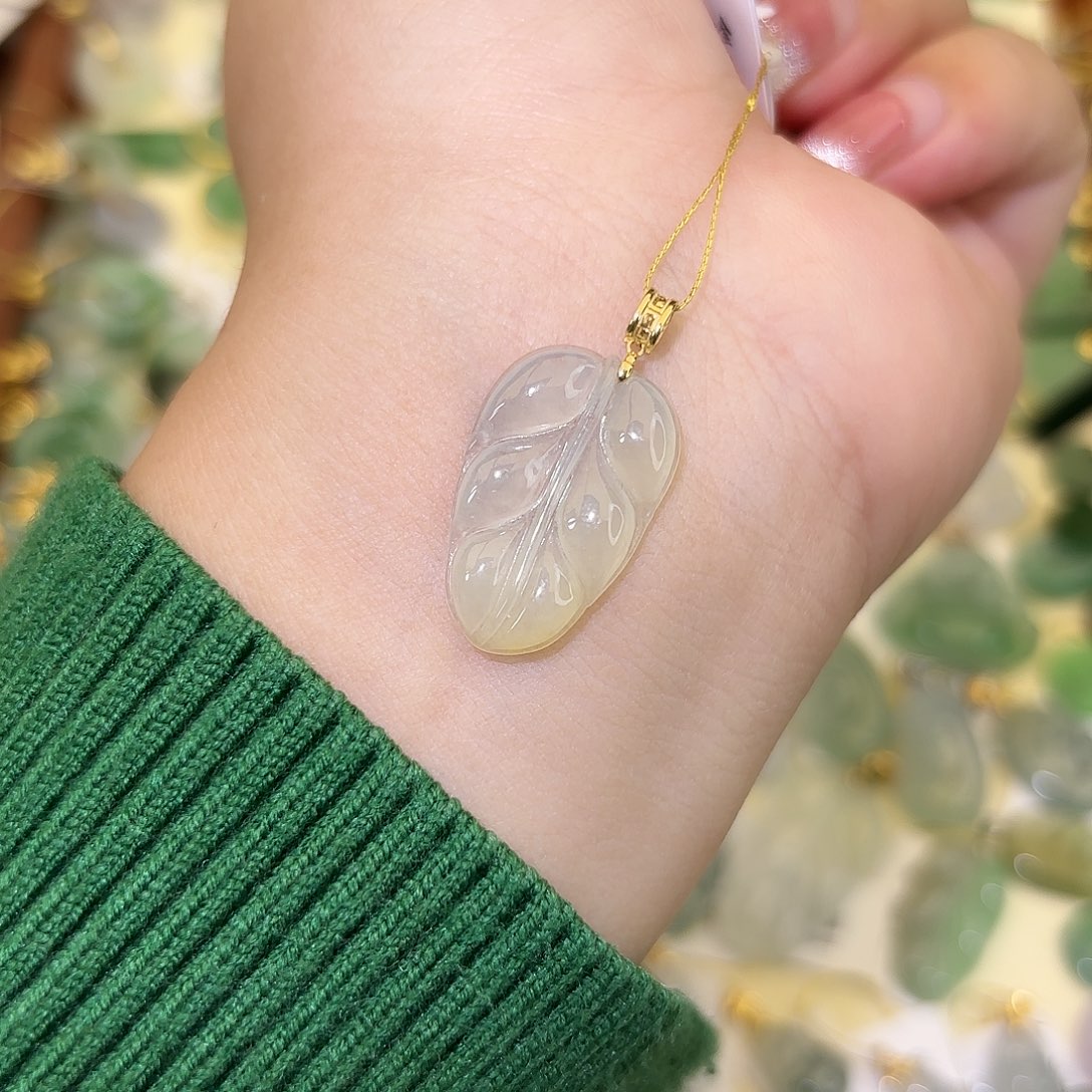 翡翠18K金镶嵌颈饰叶子