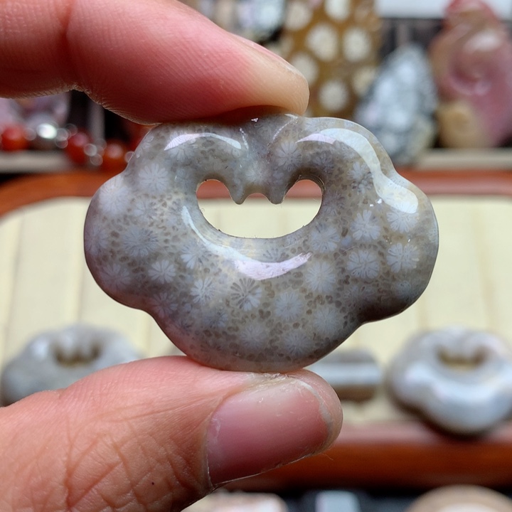 硅化珊瑚（珊瑚玉）颈饰未镶嵌