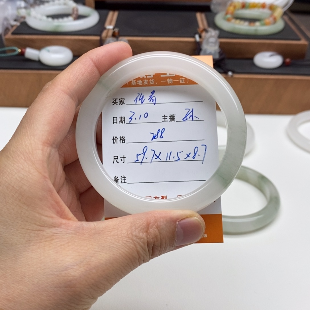 石英质玉手镯未镶嵌任*