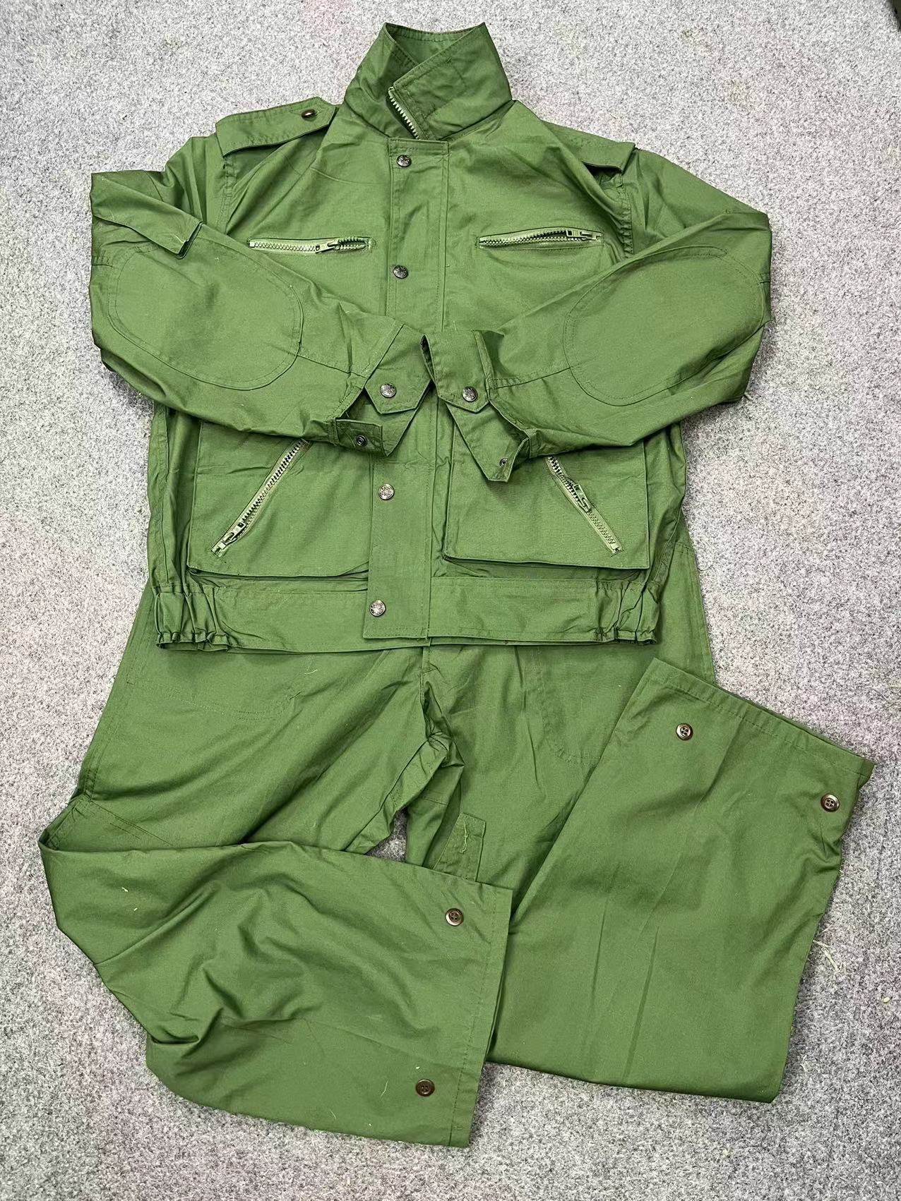 老式橄榄绿的确良套装 户外工作服