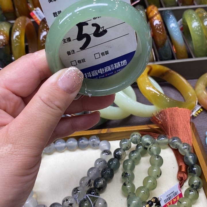 未镶嵌透闪石-蛇纹石玉手镯