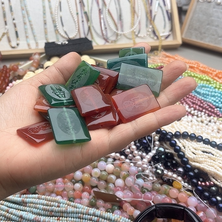 玛瑙/玉髓珠宝半成品未镶嵌2个玛瑙吊坠随机发