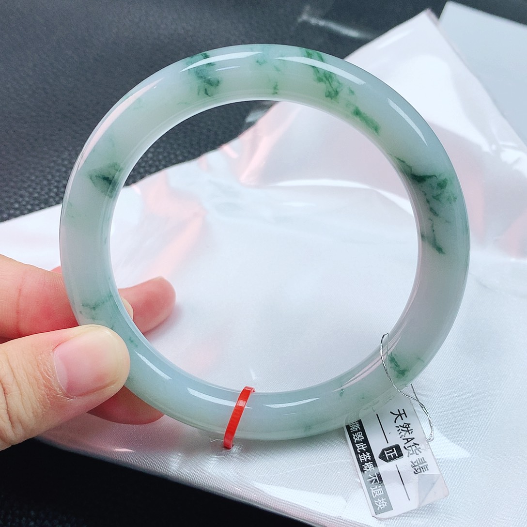 翡翠手镯未镶嵌61圈