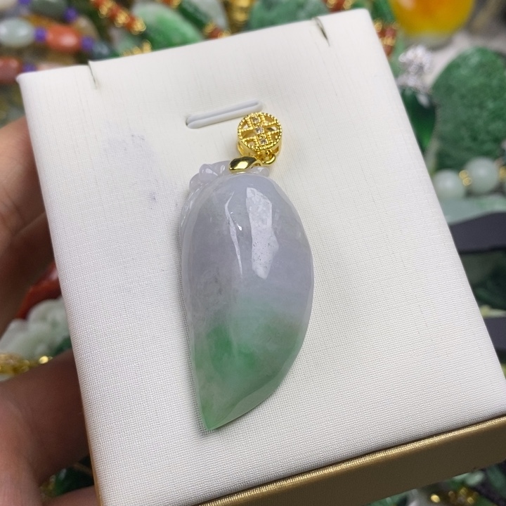 翡翠未镶嵌吊坠(赠链)