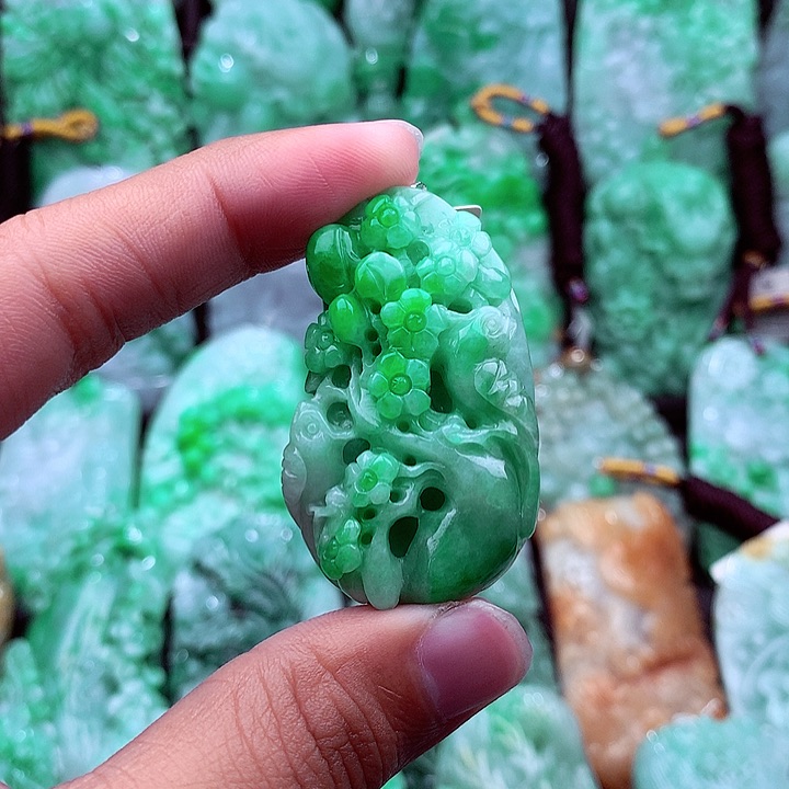 翡翠吊坠(不含链)未镶嵌寒**痕