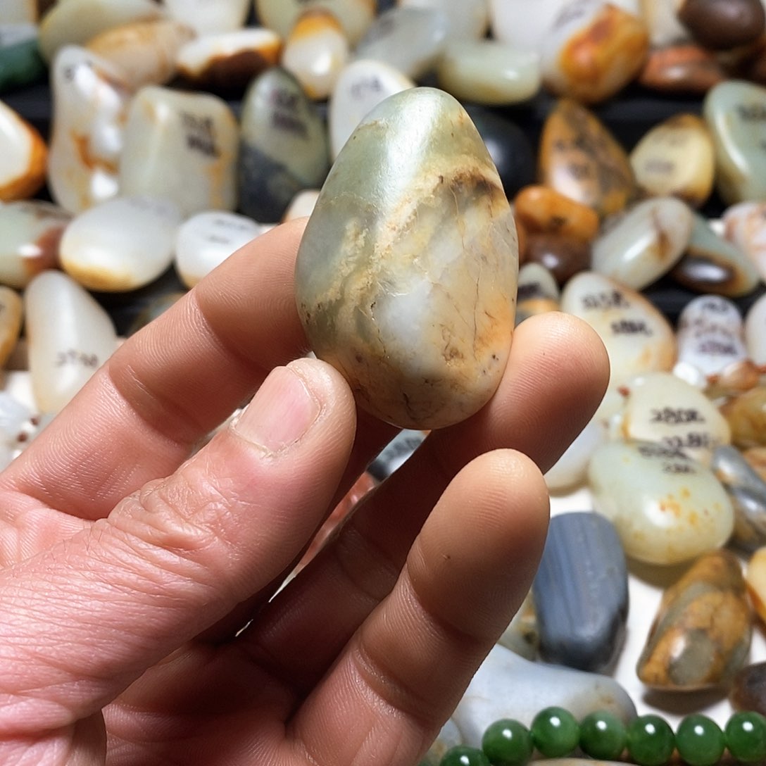 和田玉颈饰未镶嵌吊坠