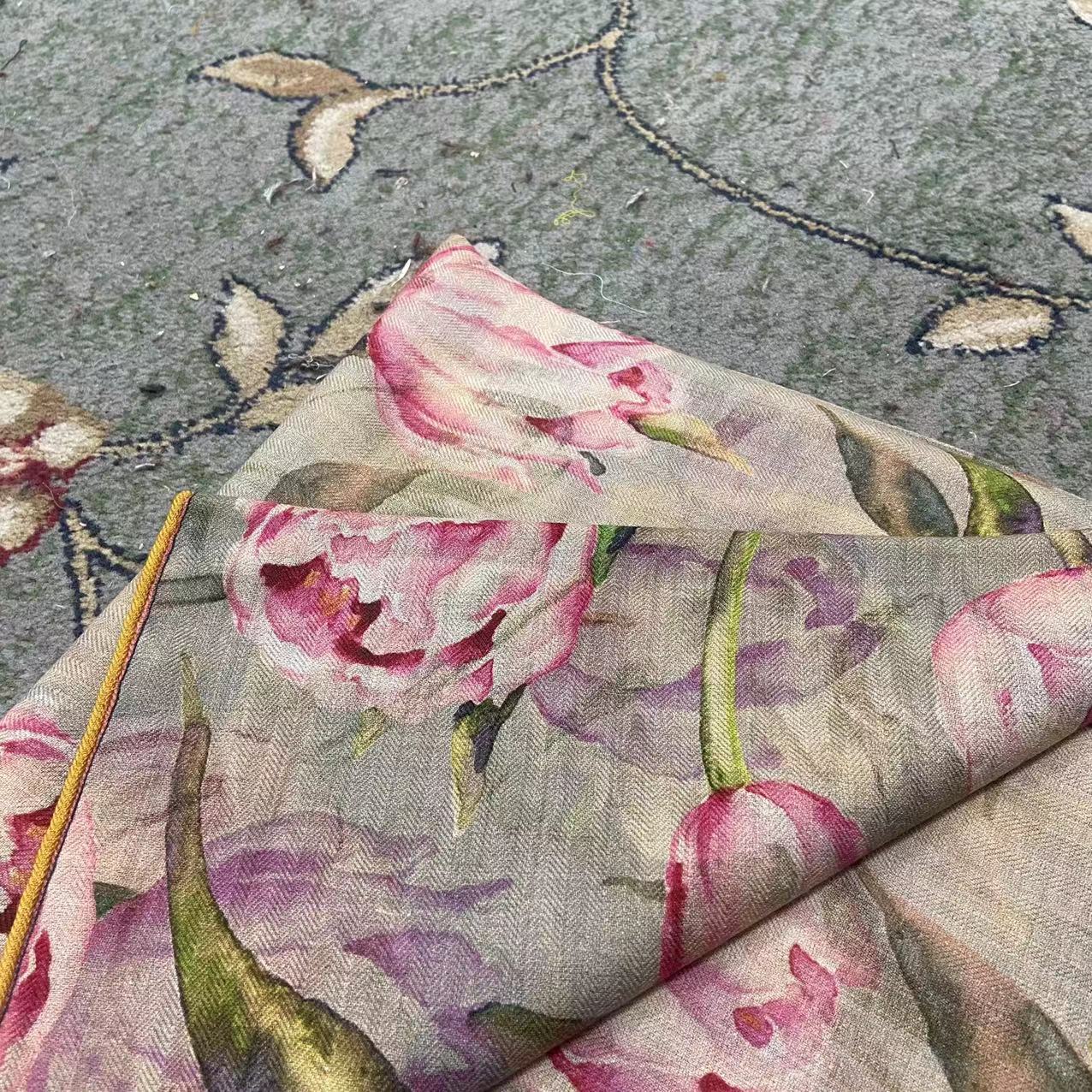 纯净郁金香双面异稿140丝绒方巾