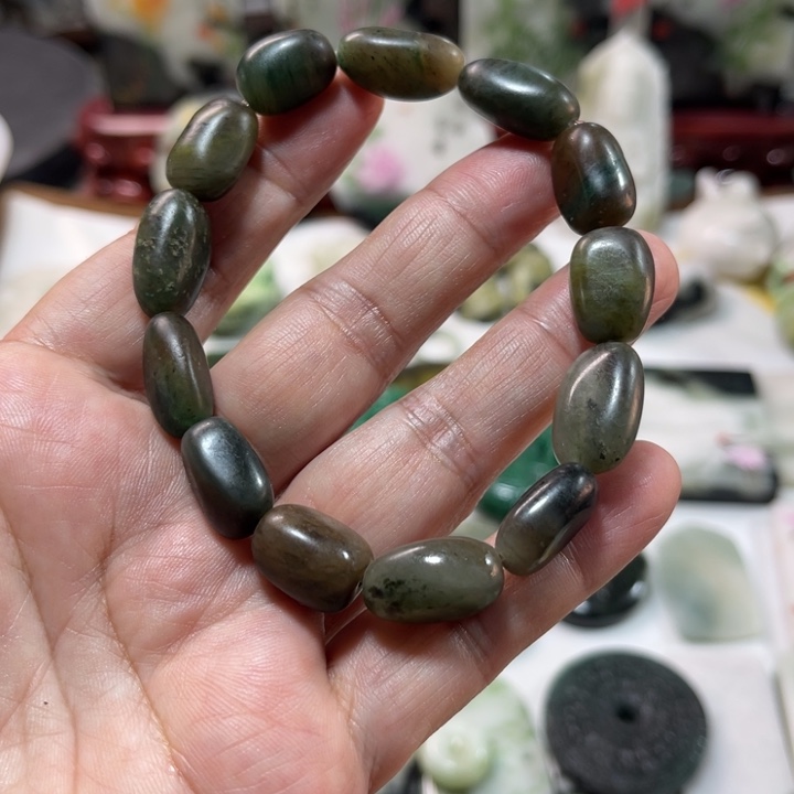 独山玉未镶嵌颈饰