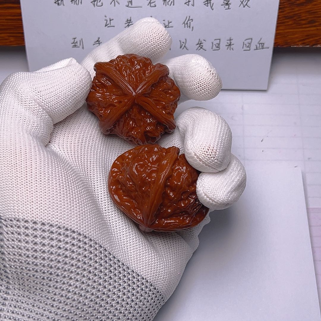 小***齐木质文玩核桃四棱
