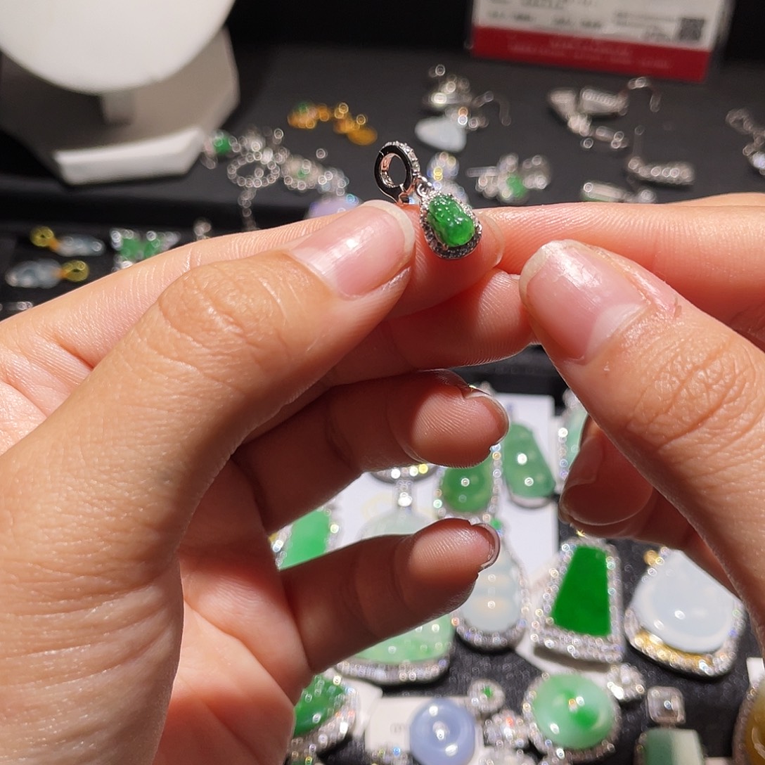 翡翠银S925镶嵌颈饰