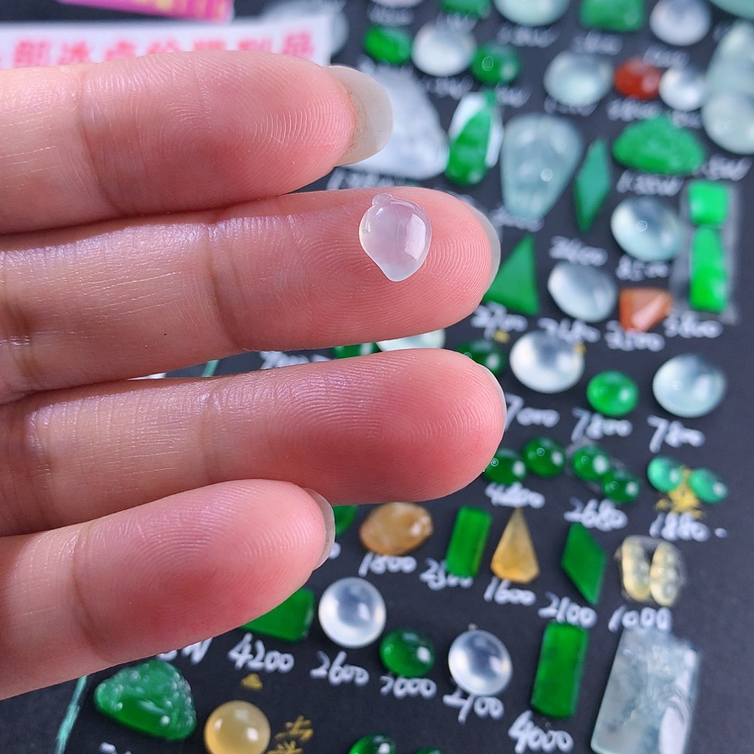 翡翠颈饰未镶嵌天然翡翠高冰寿桃