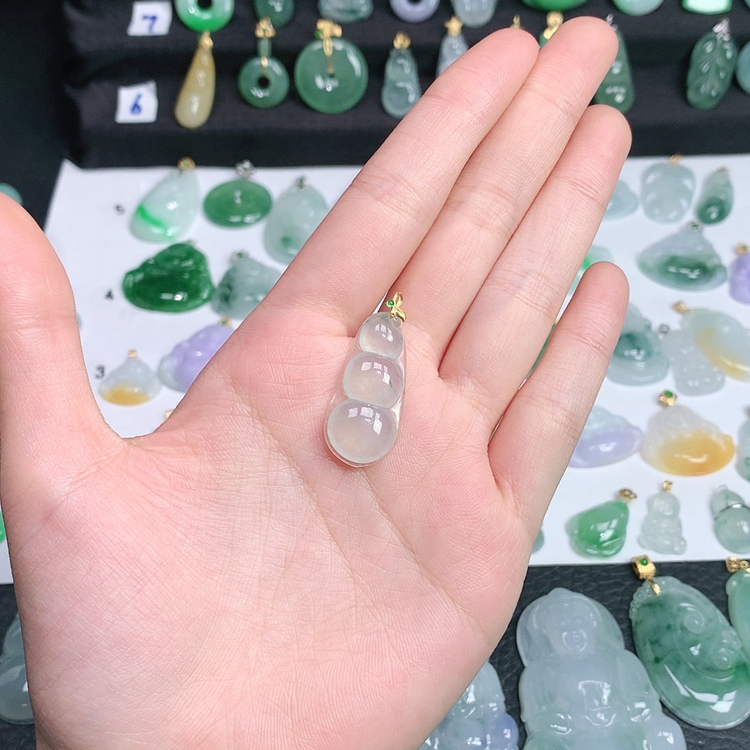 翡翠颈饰未镶嵌翡翠