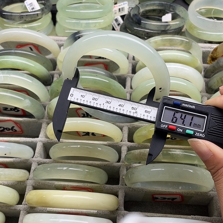 蛇纹石玉未镶嵌手镯229