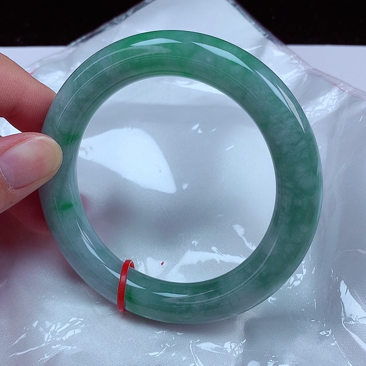 翡翠手镯（圆镯）未镶嵌61圈