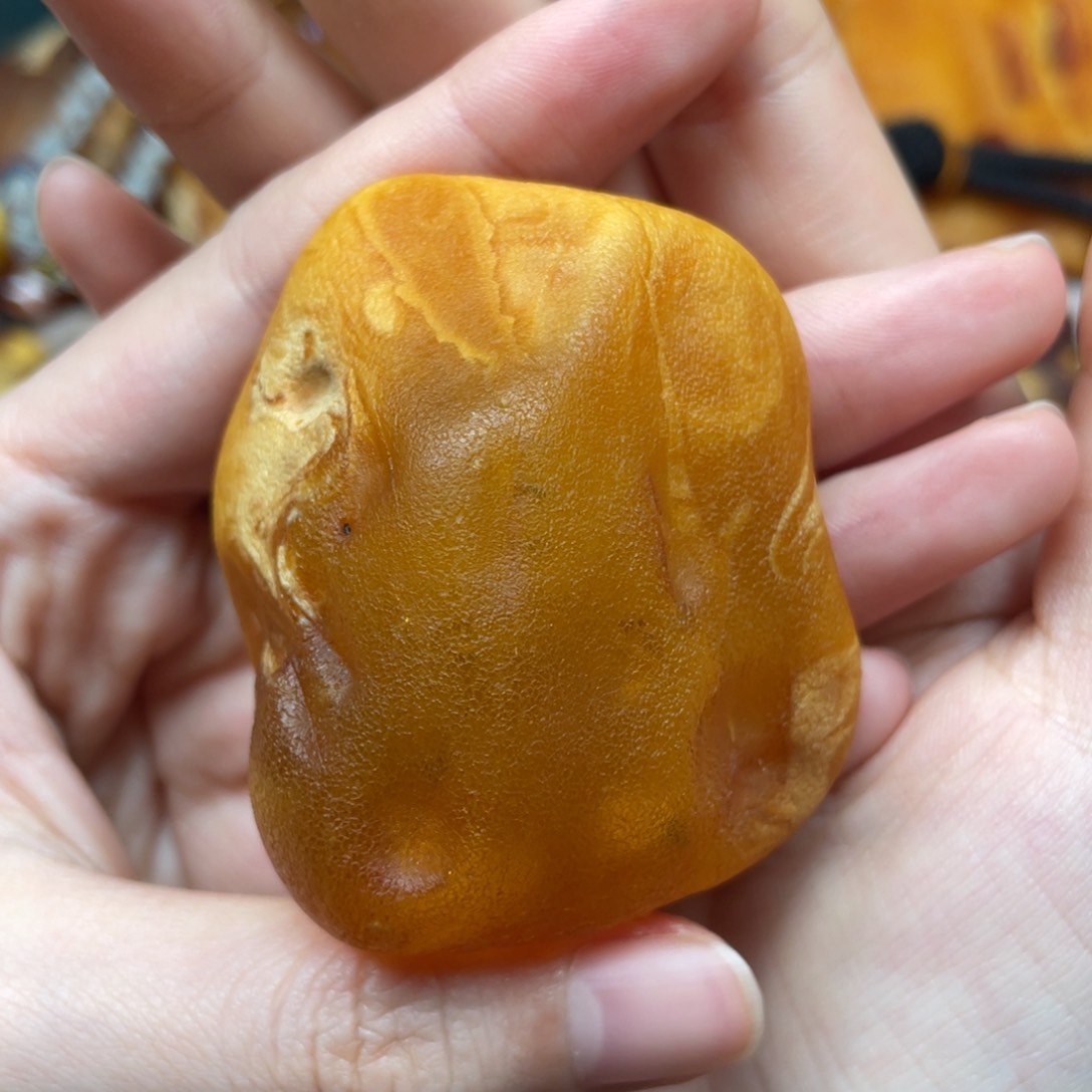 未镶嵌琥珀珠宝奇石