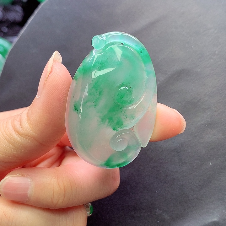 颈饰未镶嵌石英质玉