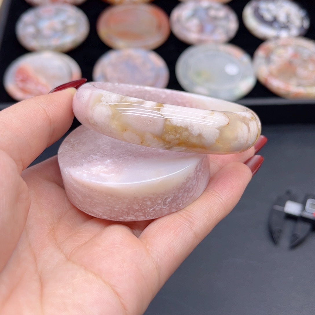 玛瑙/玉髓手镯未镶嵌56