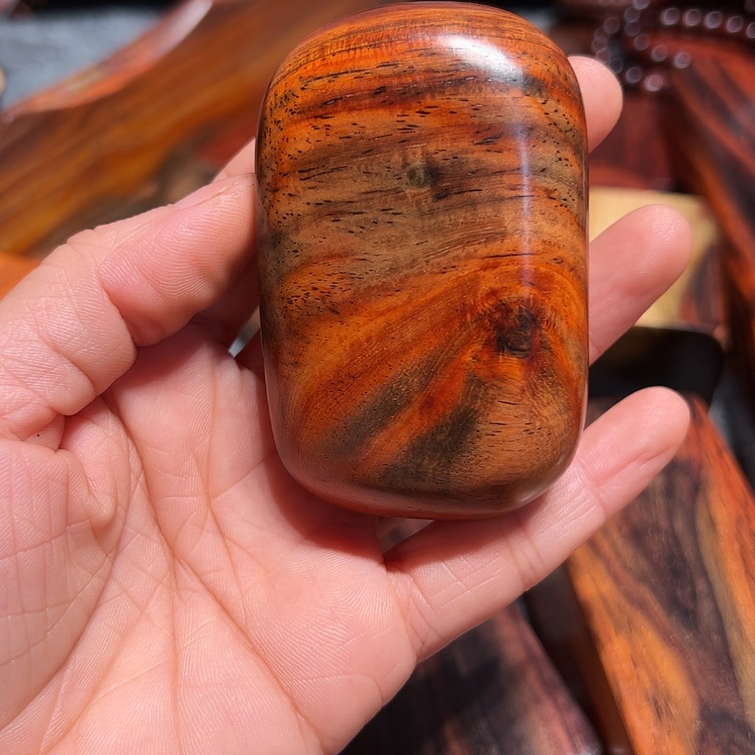 龙***湖交趾黄檀（大红酸枝）