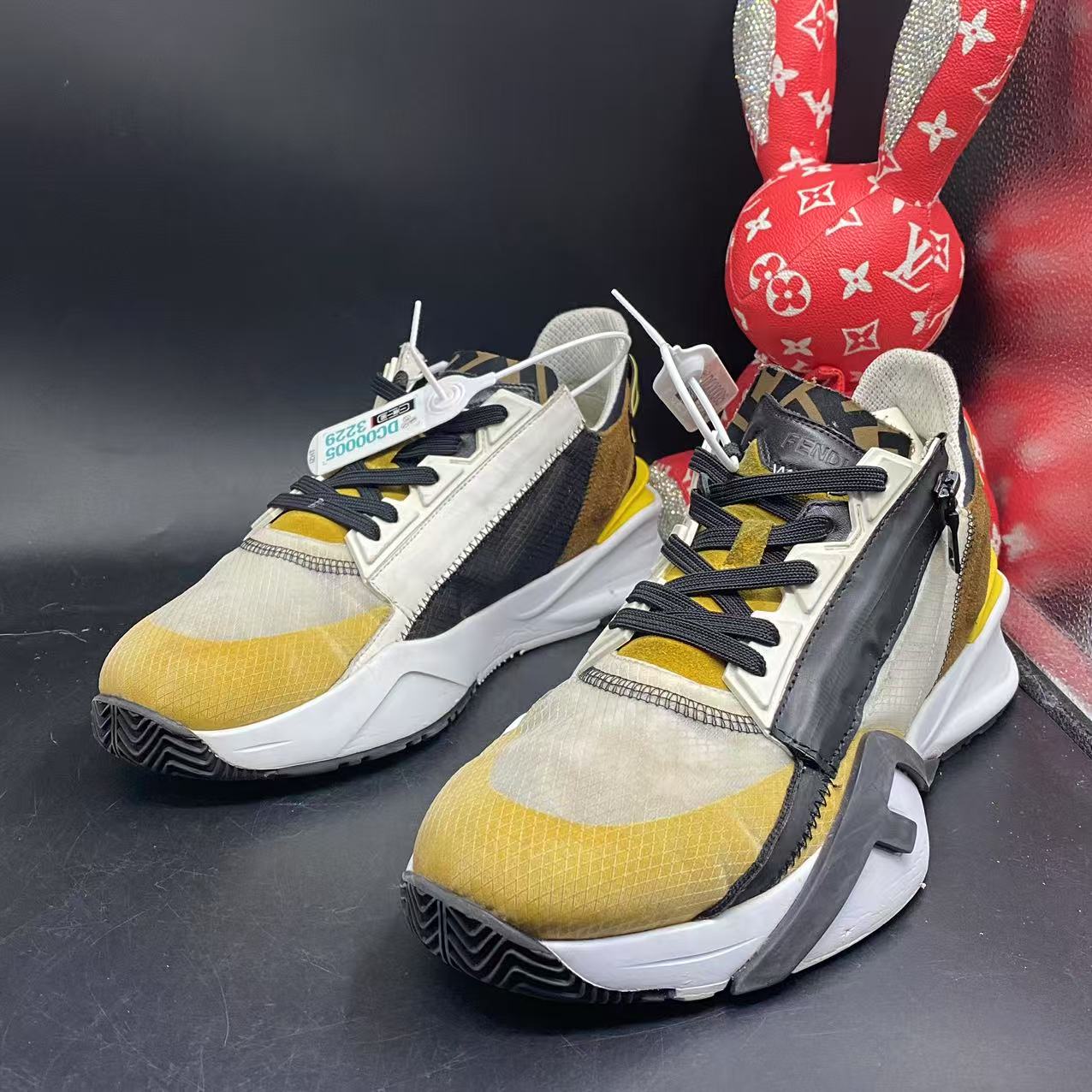 95新 FENDI/芬迪 【聚星福利】多色拼接网面运动鞋42码ddm1844