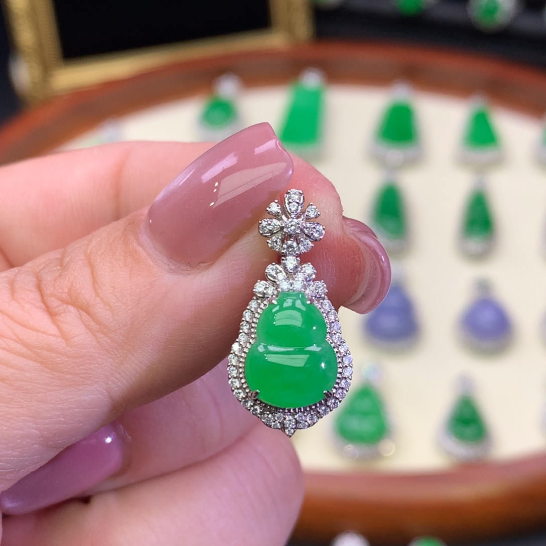 尔***士翡翠18K金镶嵌吊坠(不含链)