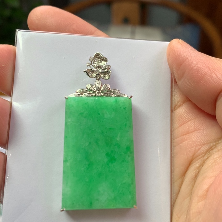 翡翠18K金镶嵌颈饰翡翠