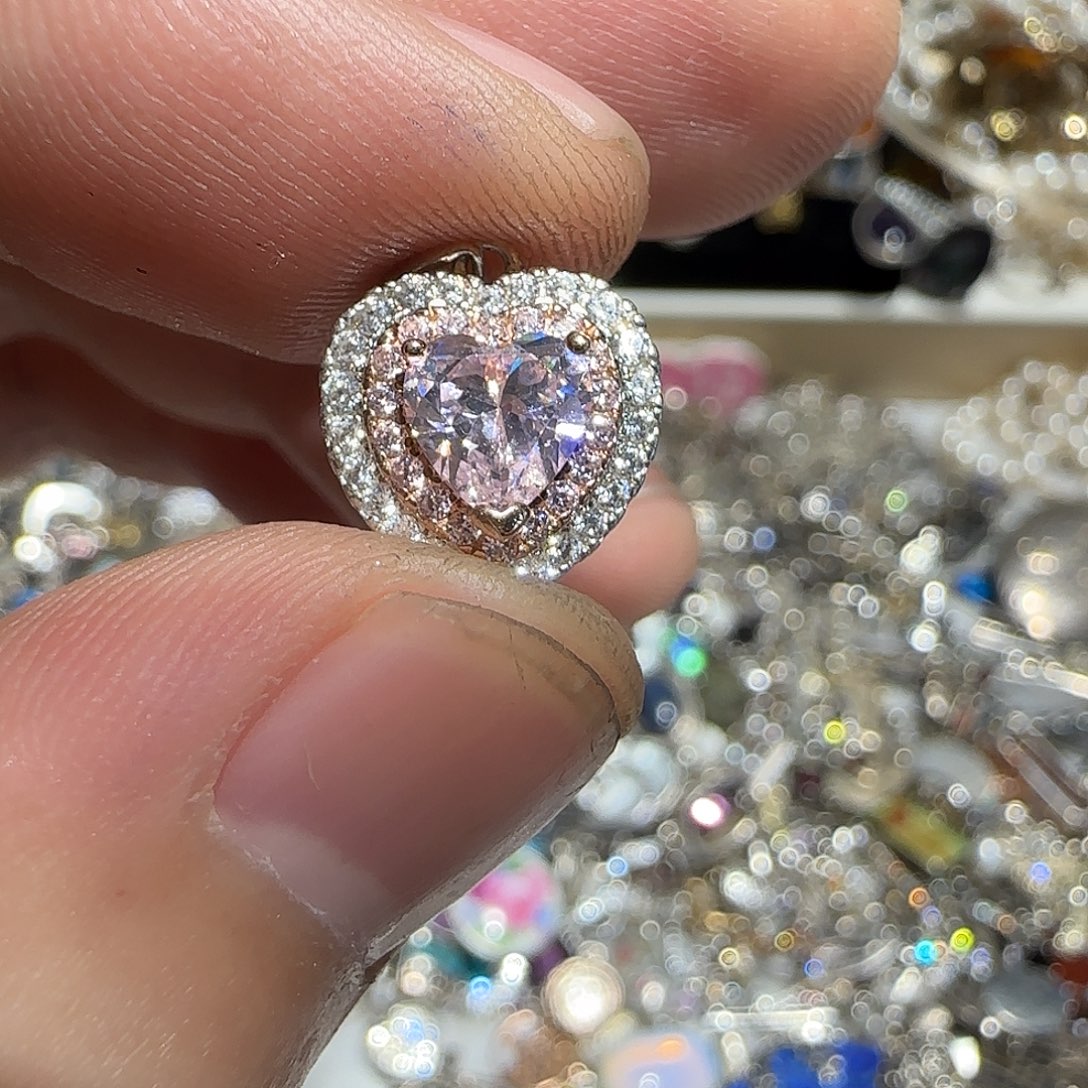 美***铺大理石纯铜吊坠的设计也是