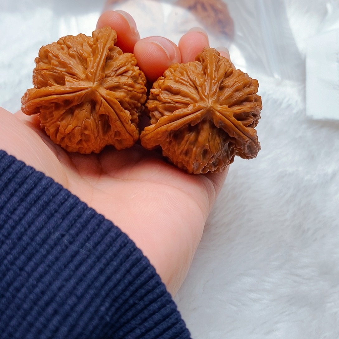 飞***…文玩核桃吊坠三棱