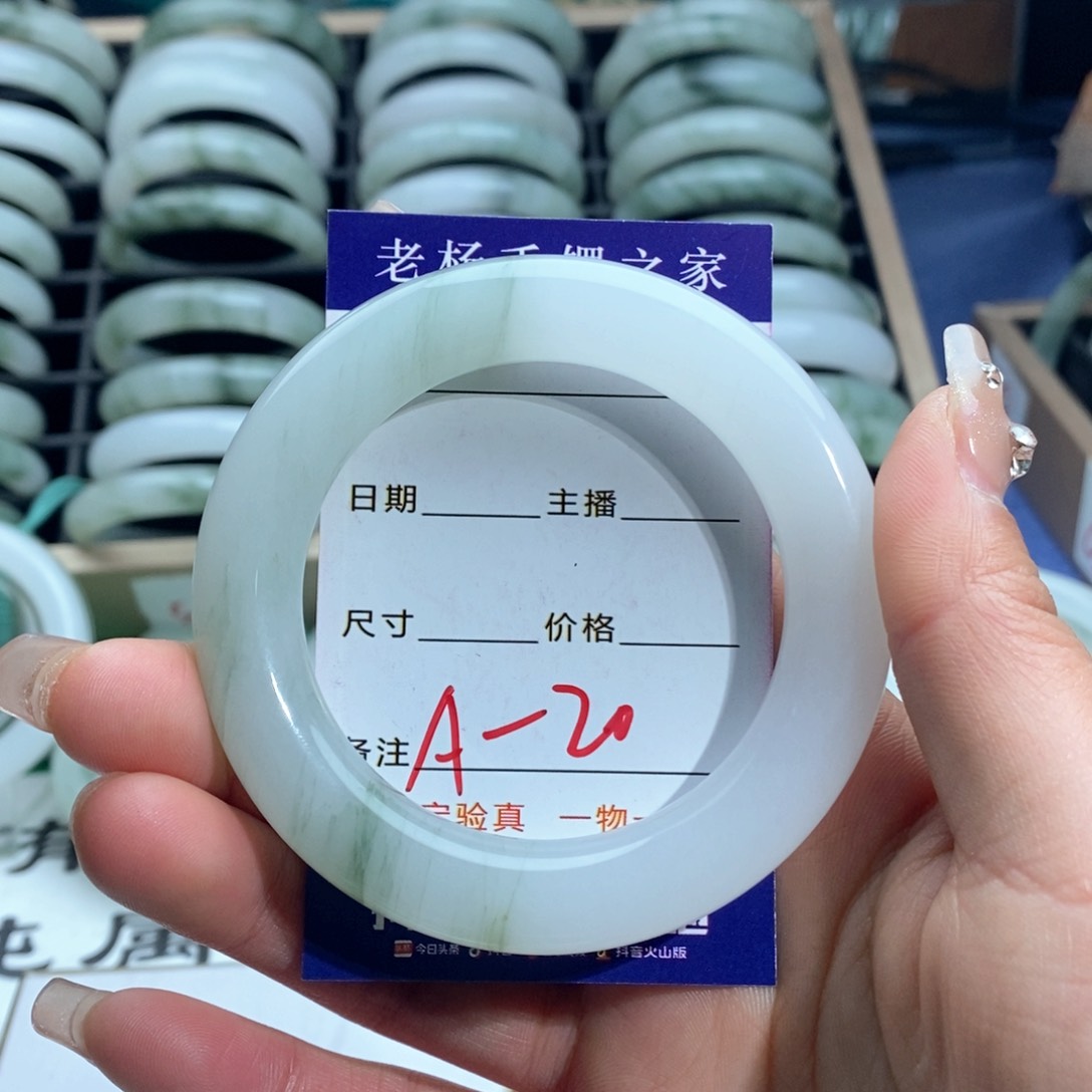 石英质玉手镯未镶嵌简*单