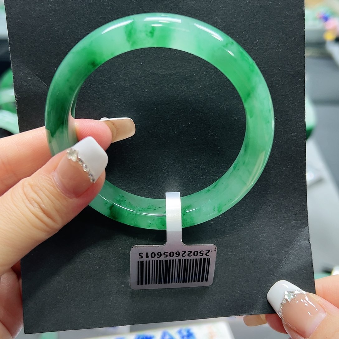 亮***8石英质玉（非洲翠）未镶嵌手镯